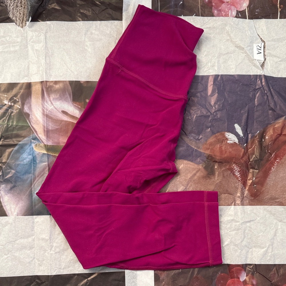 lululemon athletica Fuchsia align cropped 23” size 2, excellent condition